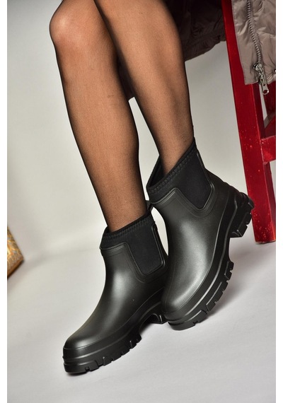 Fox Shoes T858685409 Siyah Kalın Tabanlı Yağmur Botu Siyah-Suni Deri Siyah
