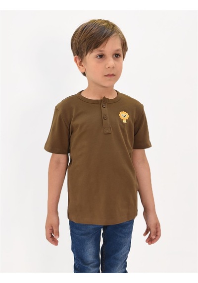 Luess Erkek Çocuk Nakış Detaylı Hakim Yaka Tshirt Kahverengi Luess Erkek Çocuk Nakış Detaylı Hakim Yaka Tshirt Kahverengi