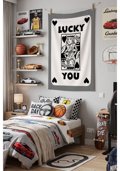 Lucky You Kupa Kralı İskambil Kartı Temalı Dekoratif Duvar Örtüsü Duvar Halısı Beyaz