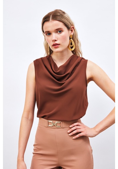 Sateen Degaje Yaka Kolsuz Bluz - Kahve