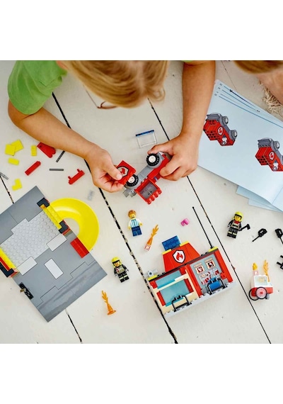 LEGO® City 60375 İtfaiye Merkezi ve İtfaiye Kamyonu 153 Parça