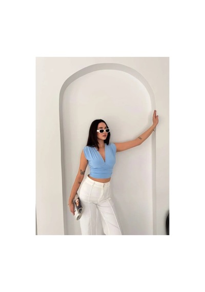 Butik İstanbul Vatkalı Kolsuz V Yaka Drapeli Crop Bluz Likralı Fit - Bebek Mavisi