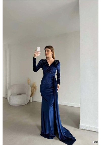 Lior Design Kadın İnce İşçilik Esnek Kadife Kumaş Kruvaze Yaka Kuyruklu Abiye Elbise Lacivert Lior Design Kadın İnce İşçilik Esnek Kadife Kumaş Kruvaze Yaka Kuyruklu Abiye Elbise Lacivert