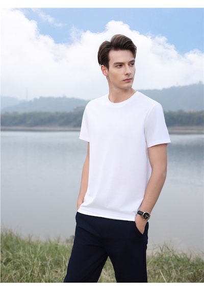 New Performance Premium Basic T-shirt %52,2 Polyester %37,1 Pamuk %3,2 Asetat Lifi %2,6 Dut İpeği %2,5 Keten %2,4 Spandeks Beyaz