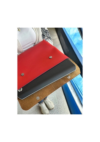 Plush Studıo Flaming Hot Kırmızı Deri Bilgisayar Ve Evrak Çantası 15.6 Inch 40x30 Cm Kırmızı Kırmızı