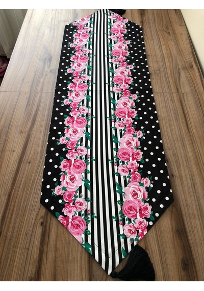 Siyah Zemin Üzerine Pembe Gül Desenli Runner Çok Renkli