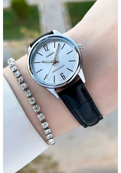Casio Csıste152 Kadın Kol Saati