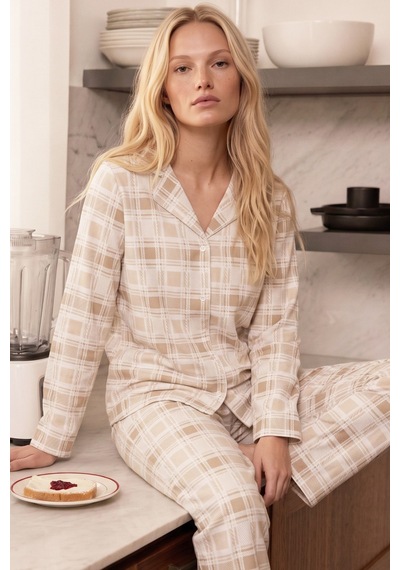 Siyah İnci Desenli Termal Kumaşlı Ultra Soft Yumuşak Düğmeli Örme Pijama Takımı 26226117 Krem Siyah İnci Desenli Termal Kumaşlı Ultra Soft Yumuşak Düğmeli Örme Pijama Takımı 26226117 Krem