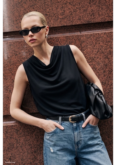 Sateen Desenli Degaje Yaka Bluz - Siyah-137963