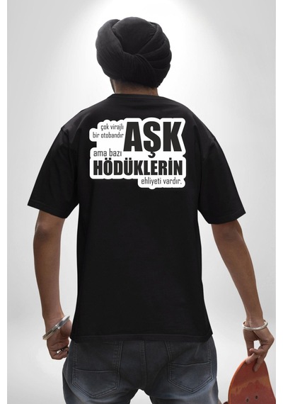 Çok Virajlı Bir Otabandır Aşk, Ama Bazı Hödüklerin Ehliyeti Vardır Yazılı Pamuklu Unisex Oversize Sırt Dijital Baskılı Siyah T-shirt Siyah