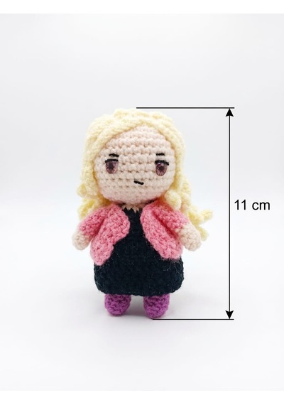 Hayalperest Sihirbaz Kız Amigurumi Örgü Oyuncak - Film Karakteri Hediyelik Figür 11 Cm