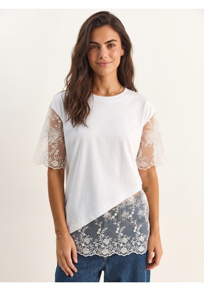 Onloox Kadın Beyaz Beyaz Pamuklu Bisiklet Yaka Relaxed Fit Dantel Garnili Asimetrik Kesim Kısa Kollu T-shirt