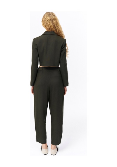 Quzu Vatka Detaylı Crop Blazer Ceket Haki