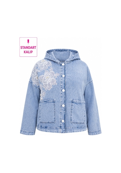 Trieste Büyük Beden Kapüşonlu Düğmeli Çiçek Dantel Ve İnci Detaylı İnce Denim Kadın Ceket Mavi Trieste Büyük Beden Kapüşonlu Düğmeli Çiçek Dantel Ve İnci Detaylı İnce Denim Kadın Ceket Mavi