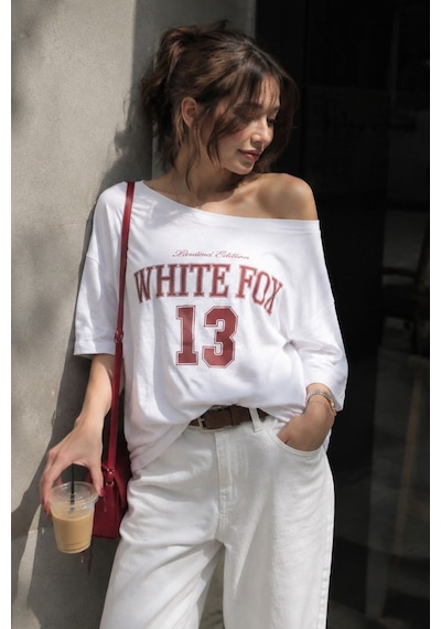Beyaz Kayık Yaka Oversize Baskılı Tişört Mg2824