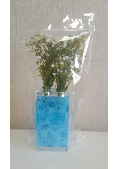 Vazoda Beyaz Yapay Çiçek Dekoratif Mavi Vazo Dahil 7 x 7 x 17 CM