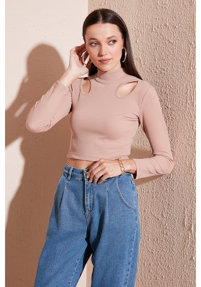 Lela Esnek Slim Fit Cut Out Pencereli Dik Yaka Crop Bayan Bluz 5865348 Bisküvi Lela Esnek Slim Fit Cut Out Pencereli Dik Yaka Crop Bayan Bluz 5865348 Bisküvi