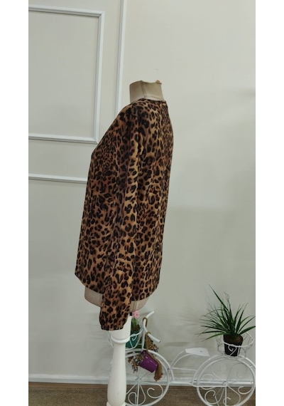 Kadın Uzun Kollu V Yakalı Önden Pileli Leopar Desenli Süprem Bluz