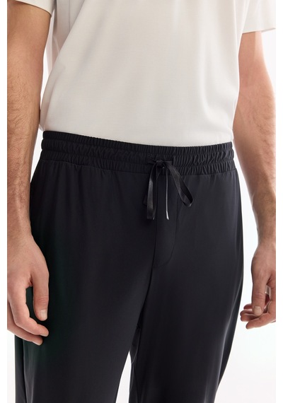 Avva Erkek Siyah Beli Lastikli Kırışmaz Hızlı Kuruyan Teknik Kumaş Regular Fit Eşofman Altı A61y3413 Avva Erkek Siyah Beli Lastikli Kırışmaz Hızlı Kuruyan Teknik Kumaş Regular Fit Eşofman Altı A61y3413