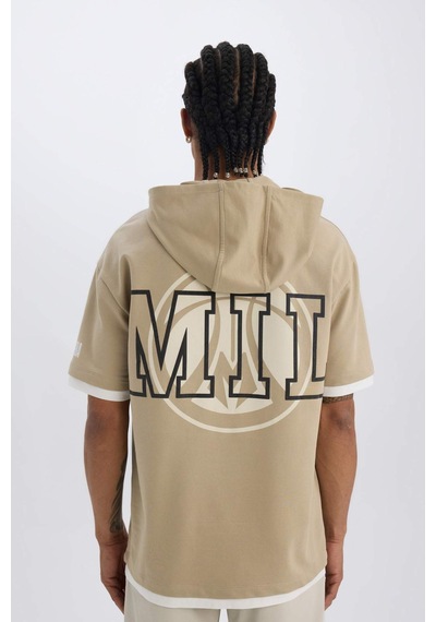 DeFactoFit NBA Milwaukee Bucks Oversize Geniş Kalıp Kapüşonlu Sırt Baskılı Kısa Kollu Tişört D6708AX25SPBG769