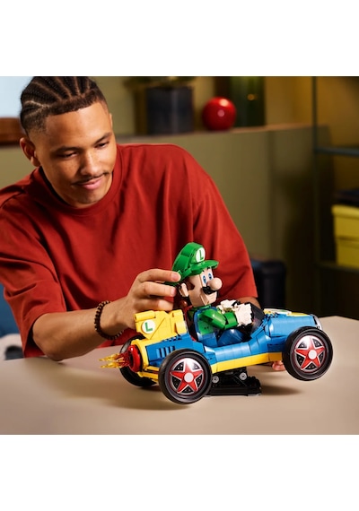 LEGO® Mario Kart™ – Luigi ve Mach 8 72050 - Yetişkinler için Yaratıcı Sergileme Modeli Yapım Seti (2234 Parça)