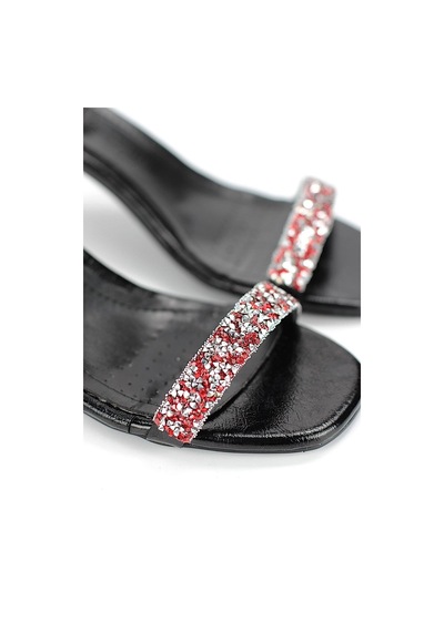 Vexira Esnek Yumuşak Kaymaz Taban 4/6 Cm Siyah Rugan Kırmızı Taş Bantlı Kadın Topuklu Ayakkabı Çok Renkli Vexira Esnek Yumuşak Kaymaz Taban 4/6 Cm Siyah Rugan Kırmızı Taş Bantlı Kadın Topuklu Ayakkabı Çok Renkli