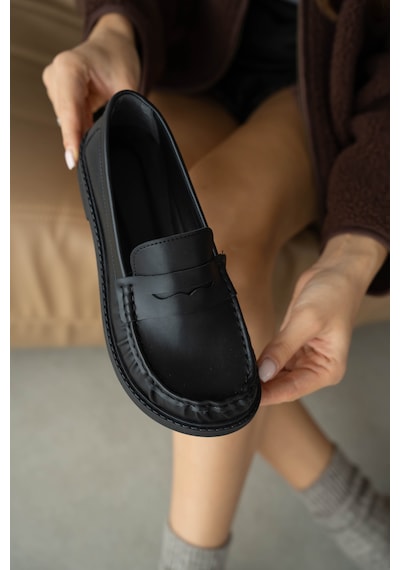 Selin Shoes Livo Kalın Ve Düz Taban Klasik Kadın Ayakkabı- Siyah Deri