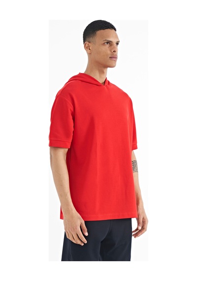 Tommylife Tommy Life Kırmızı Kapüşonlu Kol Etiket Detaylı Oversize Erkek T-shirt - 88179 Kirmizi Tommylife Tommy Life Kırmızı Kapüşonlu Kol Etiket Detaylı Oversize Erkek T-shirt - 88179 Kirmizi