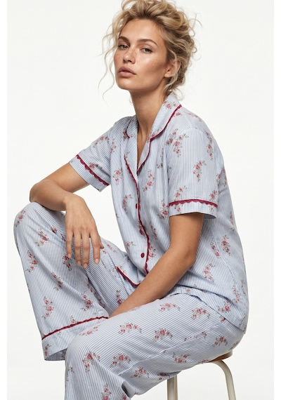 Siyah İnci İnce Soft Örme Düğmeli Dantel Biyeli Pijama Takımı 8061 Mavi Çiçek Siyah İnci İnce Soft Örme Düğmeli Dantel Biyeli Pijama Takımı 8061 Mavi Çiçek