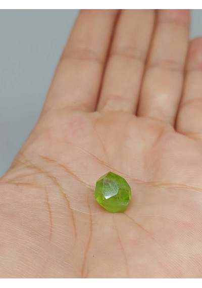 Yasamtohumu Peridot Zebercet Taşı Otantik Doğal Kesim Ortalama 9 Karat 55600 Çok Renkli