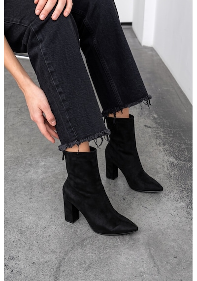 V.s.h Velvet Kilos Siyah Süet Sivri Burun Arkadan Fermuarlı İnce Topuklu Kadın Bot-2535 V.s.h Velvet Kilos Siyah Süet Sivri Burun Arkadan Fermuarlı İnce Topuklu Kadın Bot-2535