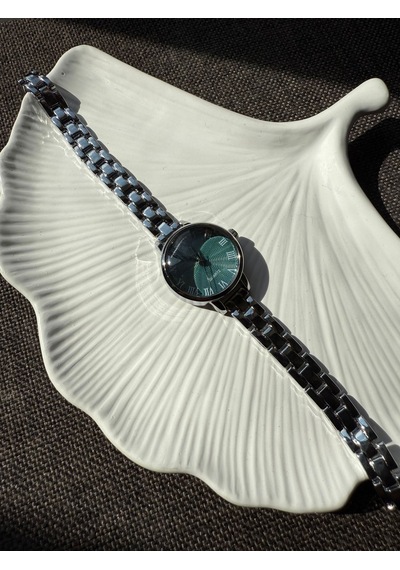 Retro Minimal Metal Kordon Vintage Kadın Kol Saati İçi Mavi Altın 85917098