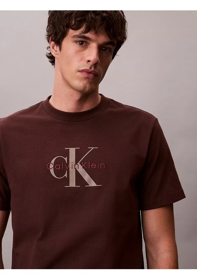 Erkek Normal Kesim Yuvarlak Yakalı Ck Logo Baskılı Pamuklu Kısa Kollu Kahverengi T-shirt Kahverengi Erkek Normal Kesim Yuvarlak Yakalı Ck Logo Baskılı Pamuklu Kısa Kollu Kahverengi T-shirt Kahverengi