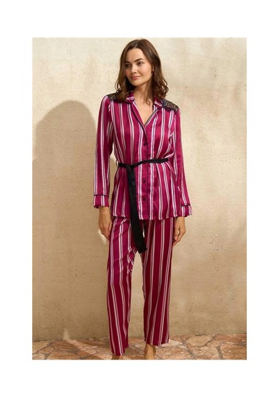 Kapsulavm Saten Çizgili Düğmeli Uzun Kol Dantelli Gömlek Ve Pantolon Pijama Takım 9765 Bordo Kapsulavm Saten Çizgili Düğmeli Uzun Kol Dantelli Gömlek Ve Pantolon Pijama Takım 9765 Bordo