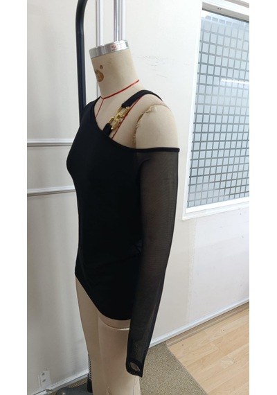 Bhrwear Kadın Uzun Kollu Tek Omuzdan Açık Askılı Tüllü Viskon Bluz Renkli