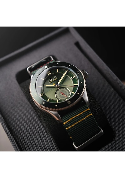Avı-8 Flyboy Airmaster Sector Av-4112-02 Erkek Kol Saati Altın