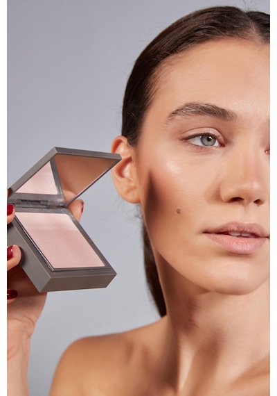 Alix Avien Powder Highlighter Pink