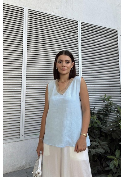WeShaya Bebe Mavi Hasır Detaylı V Yaka, İthal Müslin Kumaş, Basic Kesim, Salaş Kolsuz Bluz & Atlet Bebe Mavi