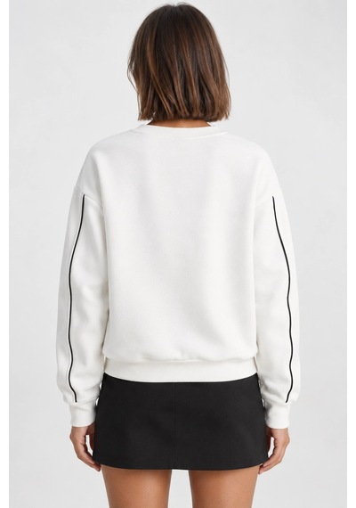 Mevese Kadın Nakış İşlemeli Bisiklet Yaka Sweatshirt - Üç İplik Şardonlu Sıcak Tutan Üst - Ekru Mevese Kadın Nakış İşlemeli Bisiklet Yaka Sweatshirt - Üç İplik Şardonlu Sıcak Tutan Üst - Ekru