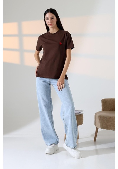 Kadın Kalp Nakışlı Bisiklet Yaka T-shirt Kahverengi