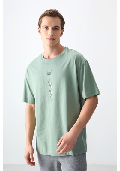 Air Jones Tommy Life Açık Yeşil %100 Pamuk Kalın Yumuşak Dokulu Oversize Fit Baskılı Erkek T-shirt - 88355 CAMEL