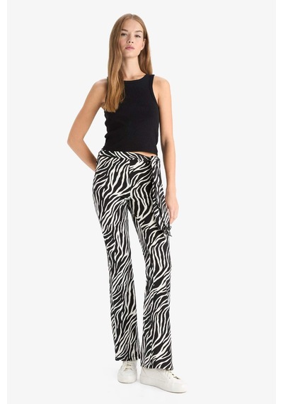 Defacto Fitted Zebra Desenli İspanyol Paça Pantolon G2988ax25wnbk81 Siyah