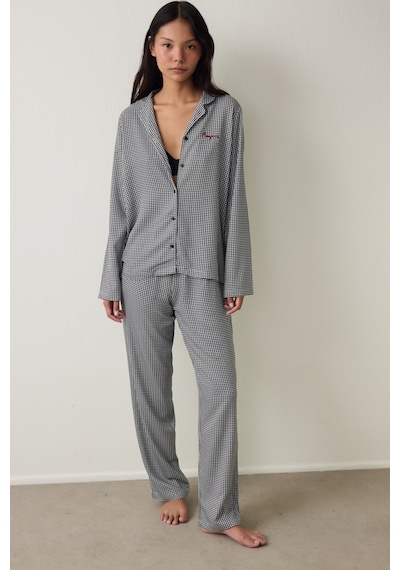 Penti Siyah Bonjour Ekoseli Nakış Detaylı Gömlek Yaka Pijama Takımı Pnwv2nwn25sk-bk3 Siyah Penti Siyah Bonjour Ekoseli Nakış Detaylı Gömlek Yaka Pijama Takımı Pnwv2nwn25sk-bk3 Siyah
