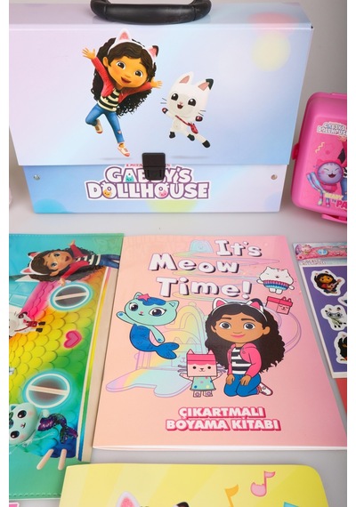 X Dekomus Lisanslı Gabby S Dollhouse Premium Kırtasiye Seti Saplı Çanta,boyama Kitabı,resim Defteri,bloknot, Altın