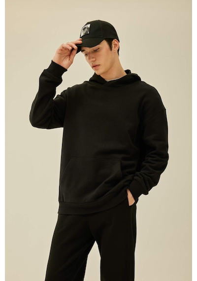 DeFacto Comfort Regular Fit Rahat Kalıp Kapüşonlu Kanguru Cepli Basic Düz Sweatshirt B4446AX24SPBK81