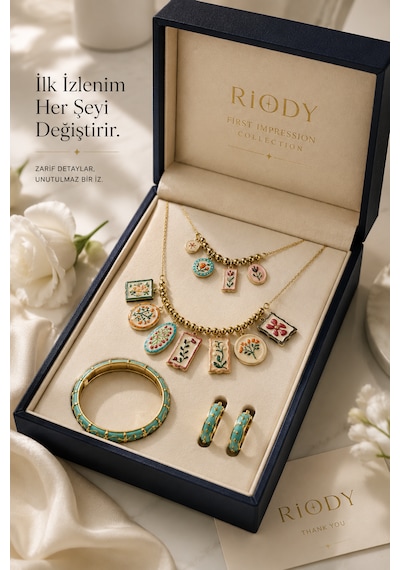 Riody First Impression Collection Kadın Takı Seti 2'li Kolye, 1 Bileklik, 2 Küpe Çiçek Desenli Mine Detaylı Gold Look