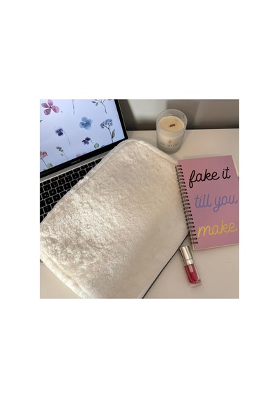 Plush Studıo Beyaz Toscase Askısız 13-13.3-14inç Macbook, Laptop Çantası 36x26cm Beyaz Beyaz