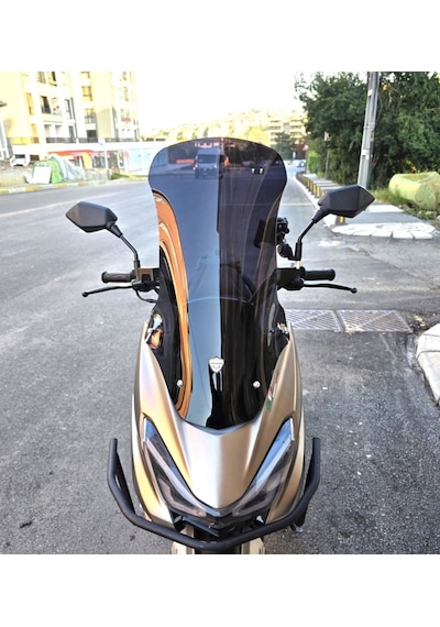 Motocam Küba Newlight 50 Pro Ön Cam 2023-2026 Model 68cm Siyah Renkli 4mm Orta Boylu