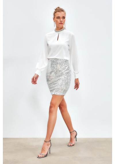 Sateen Yaka Aksesuarlı Bluz - Ekru-132570