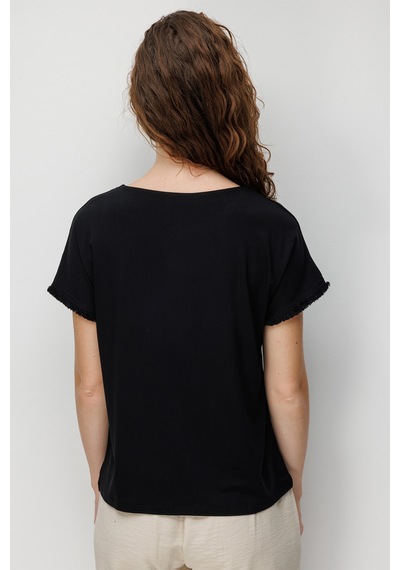 Desen Triko Kadın Sıfır Yaka Yakası Hasır Aksesuarlı Penye T-shirt 26819 Siyah Siyah